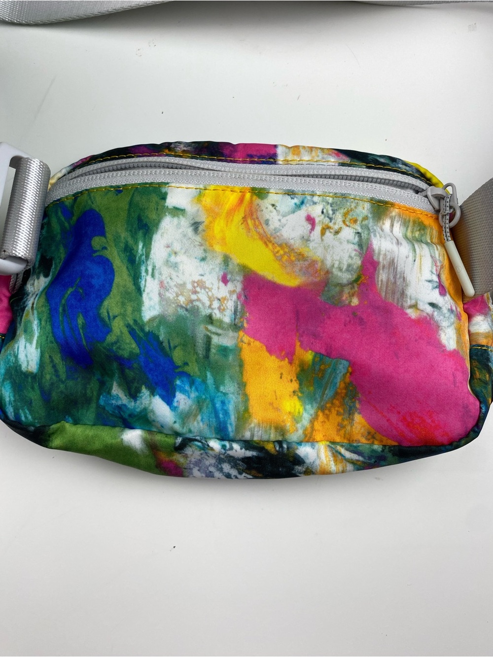Lululemon Everywhere Belt Bag No Limits White Multicolor Tie Dye - Picture 2 of 9